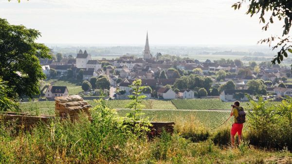 personne-decouverte-village-france-shutterstock