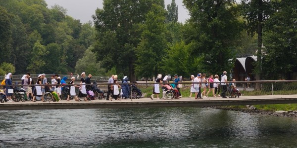 Lourdes : au cœur des piscines, rencontre avec la tendresse de Marie 