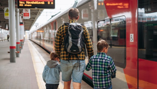 Dans un avis rendu le 6 juillet 2026, la Commission nationale consultative des droits de l'homme (CNCDH) a plaidé pour donner plus de place aux jeunes dans l'espace public.