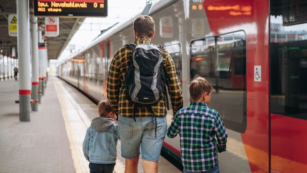 Dans un avis rendu le 6 juillet 2026, la Commission nationale consultative des droits de l'homme (CNCDH) a plaidé pour donner plus de place aux jeunes dans l'espace public.