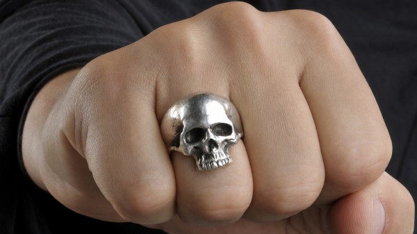 vanite-bague-rock-shutterstock