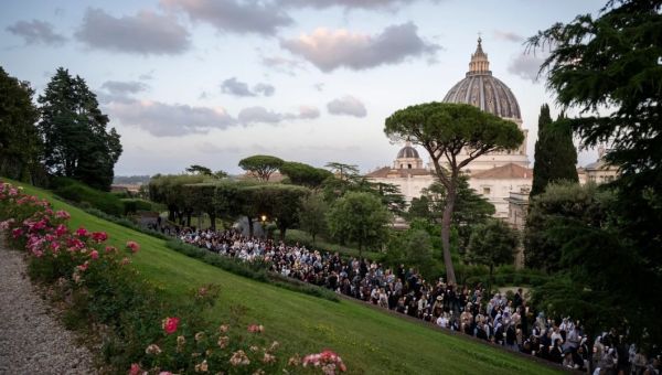 HOLY-ROSARY-VATICAN-Antoine-Mekary-ALETEIA-AM_2353