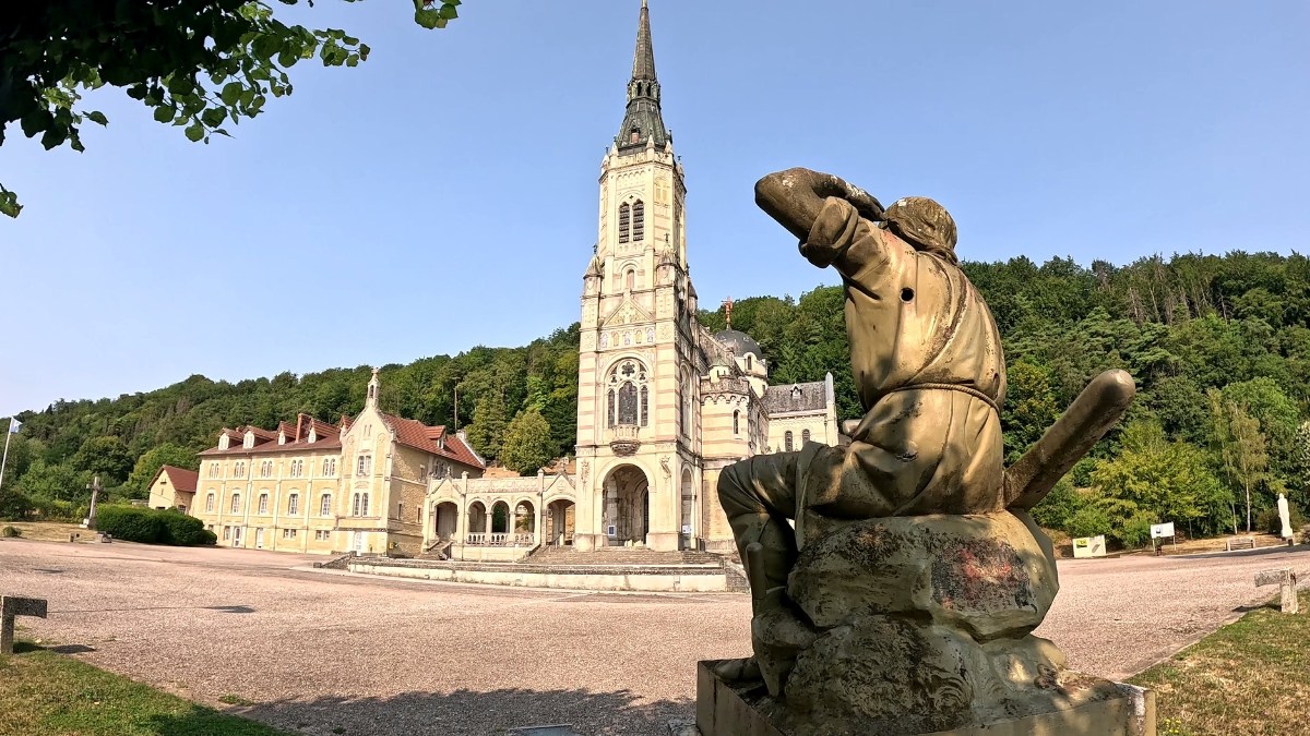 Basilique-nationale-Sainte-Jeanne-dArc-de-Domremy-la-Pucelle
