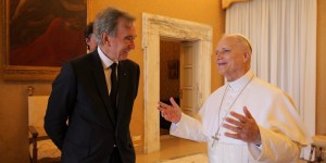 Bernard Arnault reçu par Léon XIV à Castel Gandolfo