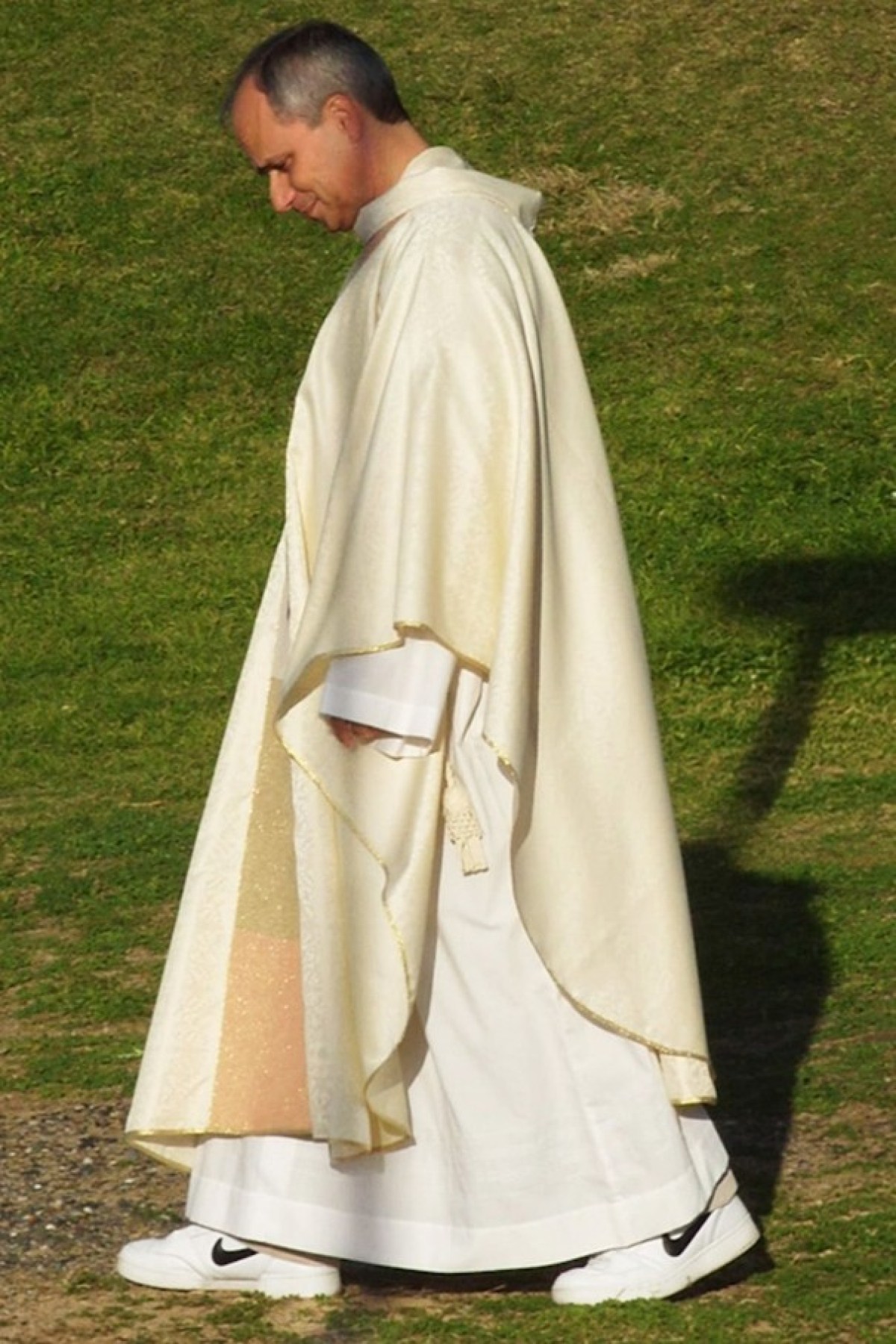 POPE-LEO-NIKE-SNEAKERS-Catholic-Diocese-of-Broken-Bay