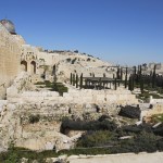 Des poutres datant du Premier Temple de Salomon découvertes sous un parking de Jérusalem