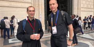 “Si Léon XIV peut semer le désir de servir…” : l’espérance des prêtres réunis à Paris pour la messe