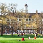 Sur les campus américains, les jeunes se tournent de plus en plus vers le catholicisme