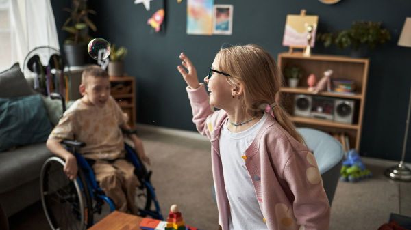 Frères et sœurs de personnes handicapées : les aidants de l'ombre