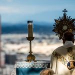 Vœu des échevins à Lyon : Alain Mérieux remet l’écu d’or