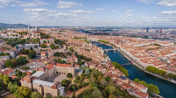 ville-de-lyon-shutterstock